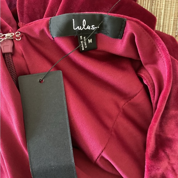 NWT Lulus Iconic Moment Red Wine Velvet Twist Maxi Dress M - Picture 4 of 5